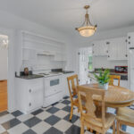 945 Waverly Ave, Kilmarnock, VA 22482